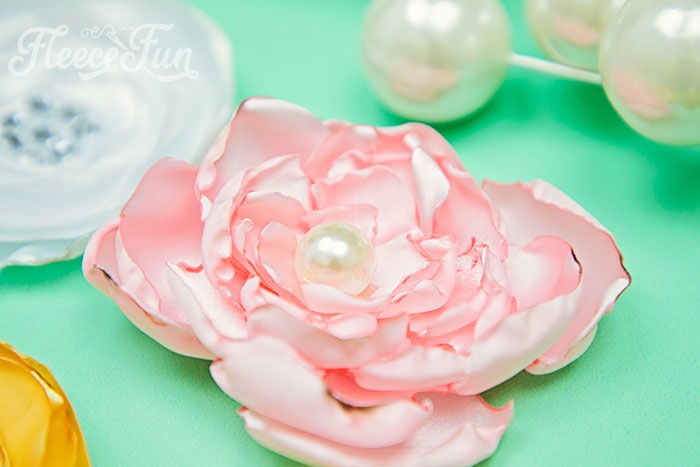 Add a touch of charm to your hairclips with these DIY fabric flowers from fleecefun.