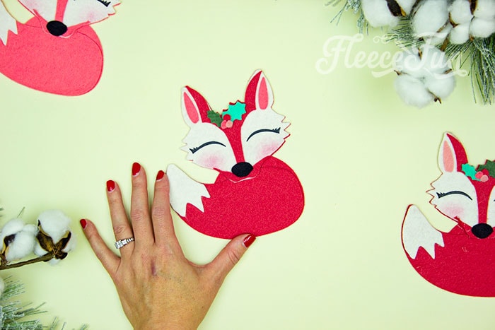 Complete the felt fox ornament project with fleecefun’s free pattern and instructions.