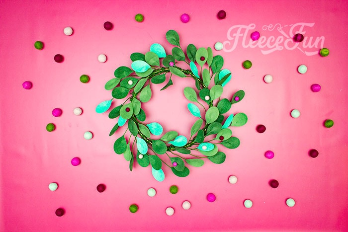Modern Christmas Wreath DIY (Felt)