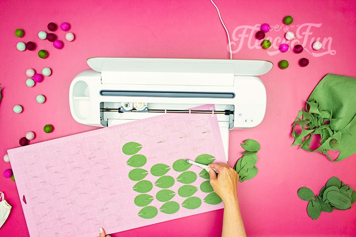 Removing leaves from fabric grip mat. This modern Christmas Wreath DIY (made from felt) is a whimsical addition to your holiday décor. With a few items you can make this festive wreath. Because of the way it's constructed no two are alike. Make it as full or as thin as your taste's desire. Because it's made from felt, this wreath can be made in an array of colors to suit your style.