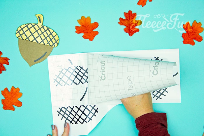FleeceFun's free acorn template for party decorations