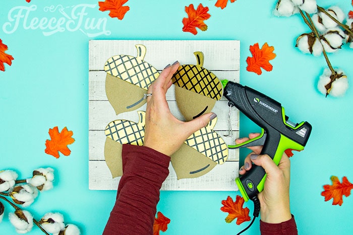 Attaching acorn pieces to your project with FleeceFun free template