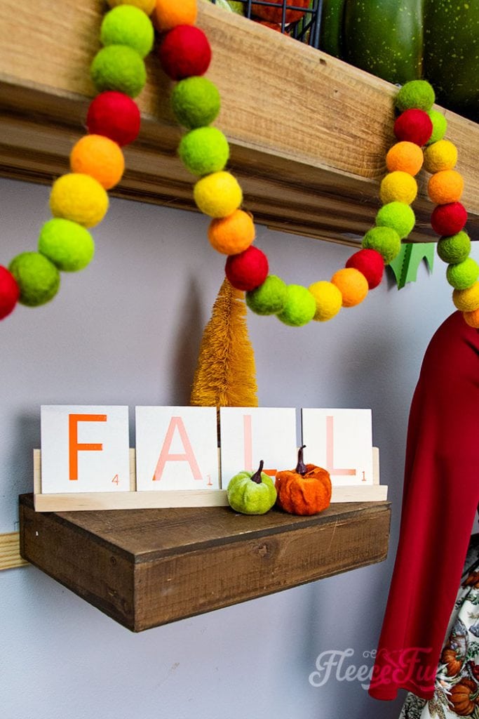 This Fall Tier Tray Décor (free SVG) is fun and fast to make. al it takes is s few simple materials and this autumn craft is ready to go. The giant scrabble tiles are simple and elegant. 