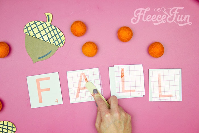 This Fall Tier Tray Décor (free SVG) is fun and fast to make. al it takes is s few simple materials and this autumn craft is ready to go. The giant scrabble tiles are simple and elegant. 