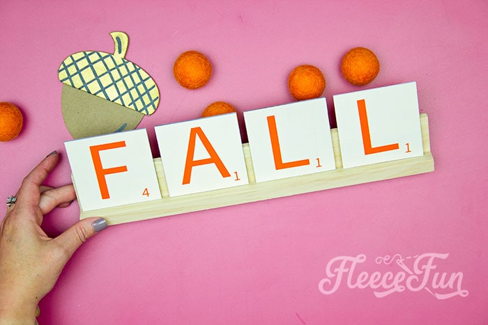 This Fall Tier Tray Décor (free SVG) is fun and fast to make. al it takes is s few simple materials and this autumn craft is ready to go. The giant scrabble tiles are simple and elegant. 