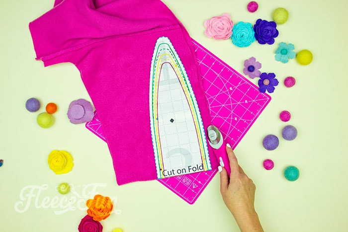 Fleecefun's step-by-step guide to cutting the free fleece headband ear warmer template.