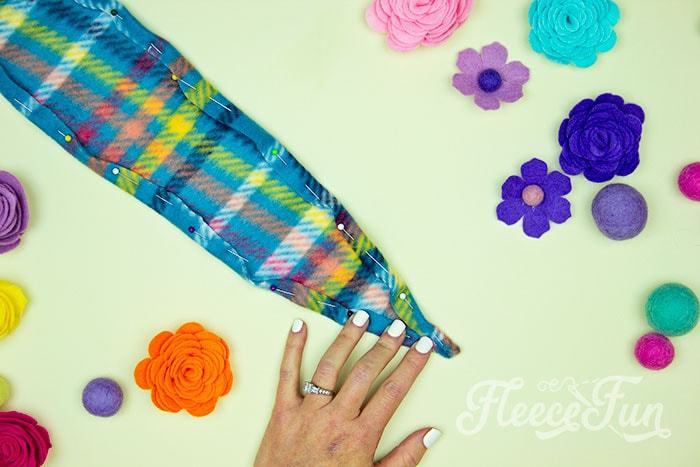 This Fleece Headband Ear Warmer Pattern (Free) is an easy sewing project. The DIY can also be a no sew fleece project! Sizes baby to adult. This Fleece Headband Pattern Ear Warmer looks cute and warm. Really simple instructions and there's a video tutorial to walk me through it - sweet! Great fleece sewing project. Perfect Ear warmer for winter.