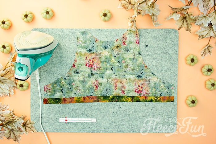 Set the apron bodice aside. FleeceFun's easy Thanksgiving apron pattern free download