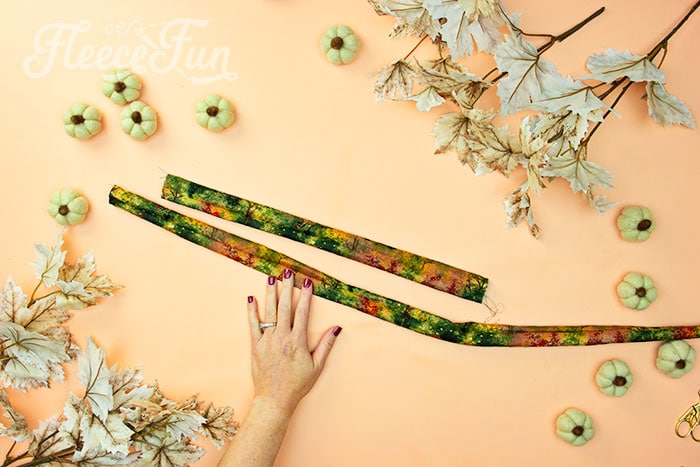 straps turned. This Free apron pattern and tutorial includes a pdf pattern and video! Make a vintage style apron that is chic.