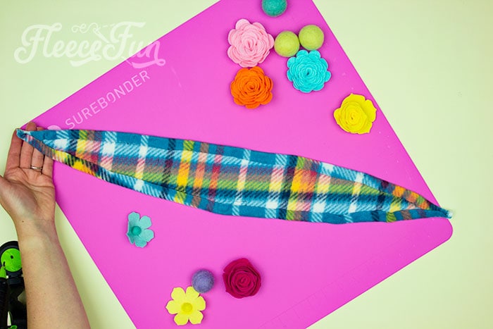 No sew fleece ear warmer: Fleecefun tutorial showing how to sew a fleece headband ear warmer with a free pattern.