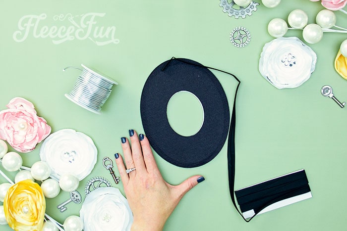Image demonstrating how to create the brim for a mini top hat from fleecefun tutorial