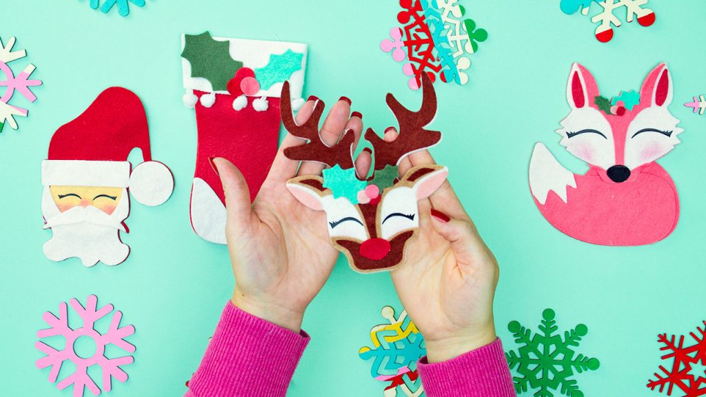 You can DIY amazing Felt Christmas Ornaments!  With these free patterns and tutorials a handmade holiday is just a click away.