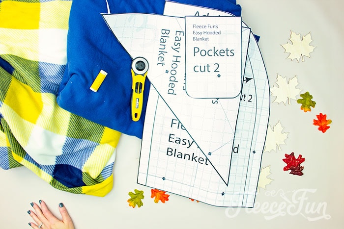 Easy fleece hooded blanket tutorial by FleeceFun with step-by-step guide.