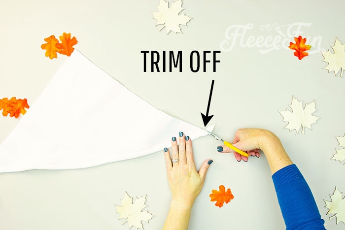 Learn how to prepare pockets and handwarmers for a hooded blanket with FleeceFun.