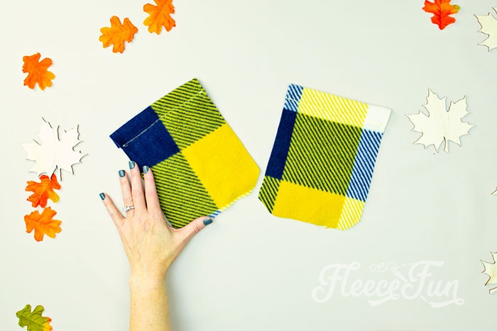 FleeceFun tutorial: Adding pockets and handwarmers to your fleece blanket.