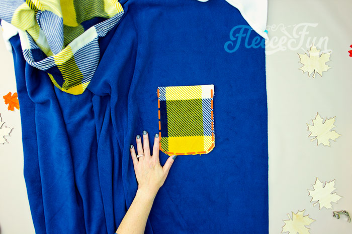 Step 5 in FleeceFun's guide: Finalize the pockets and blanket edges.