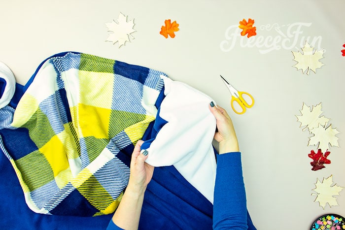 Turn the handwarmers right side out.