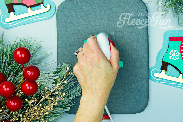 Learn the Best DIY Felt Ornaments Tips, Tricks and Templates. These 11 helps will take your ornament DIYs to a new level.