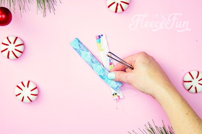 How to sew the body of your Christmas stocking with fleecefun's tutorial