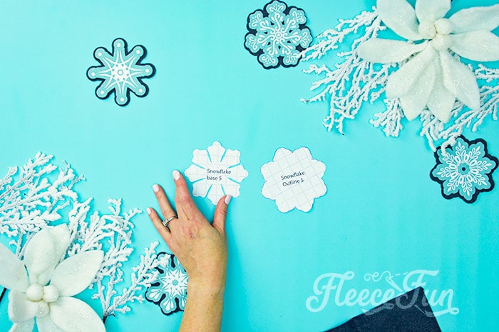 Step-by-step cutting of fleecefun's snowflake ornament template