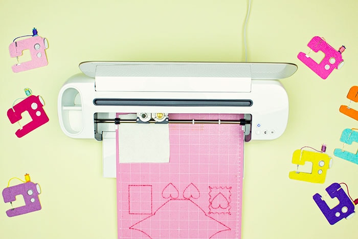 cutting out the elements. This DIY Sewing Room Décor is a happy addition to your creative space! This cute sewing machine pattern and cut file is perfect for décor, ornaments, garland and more! With a few simple materials you can make this decoration for your sewing studio or a friend! I'm providing you with a PDF plus a JPEG if you want to cut it out using a Cricut.