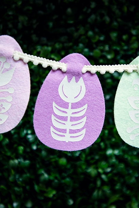 Add a handmade touch to your Easter decor with this easy bunny and egg garland tutorial from fleecefun.