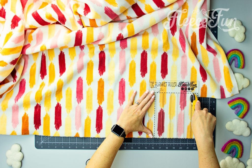 Make evenly spaced fleece ties with fleecefun’s tie blanket template and tutorial
