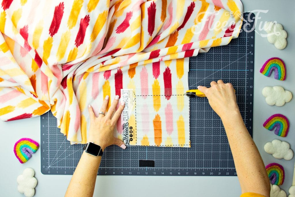 Learn how to create even blanket corners using the fleecefun tie blanket ruler tutorial