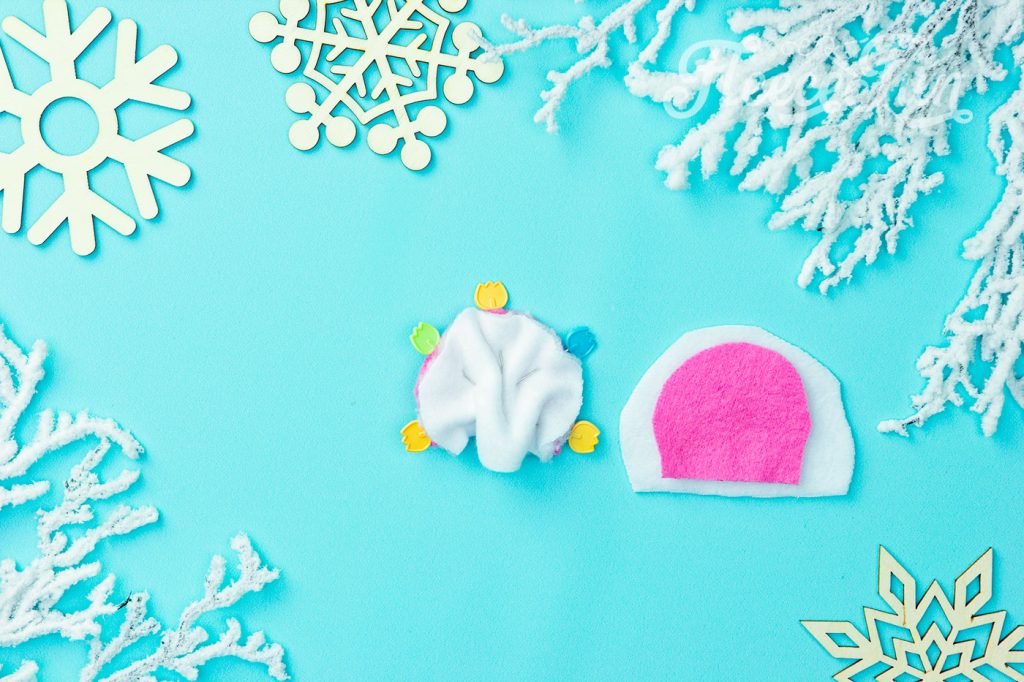 Learn how to make this cute bear hat. This tutorial comes with a free pdf sewing pattern sizes baby to adult.