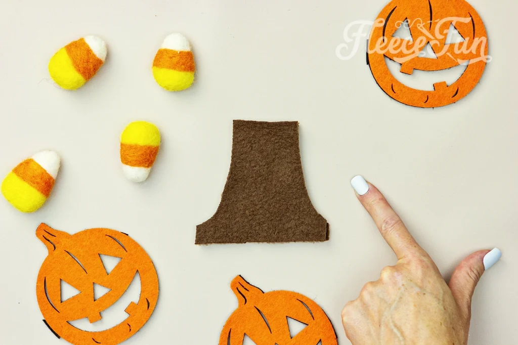 Fleecefun tutorial on making pumpkin hat stem