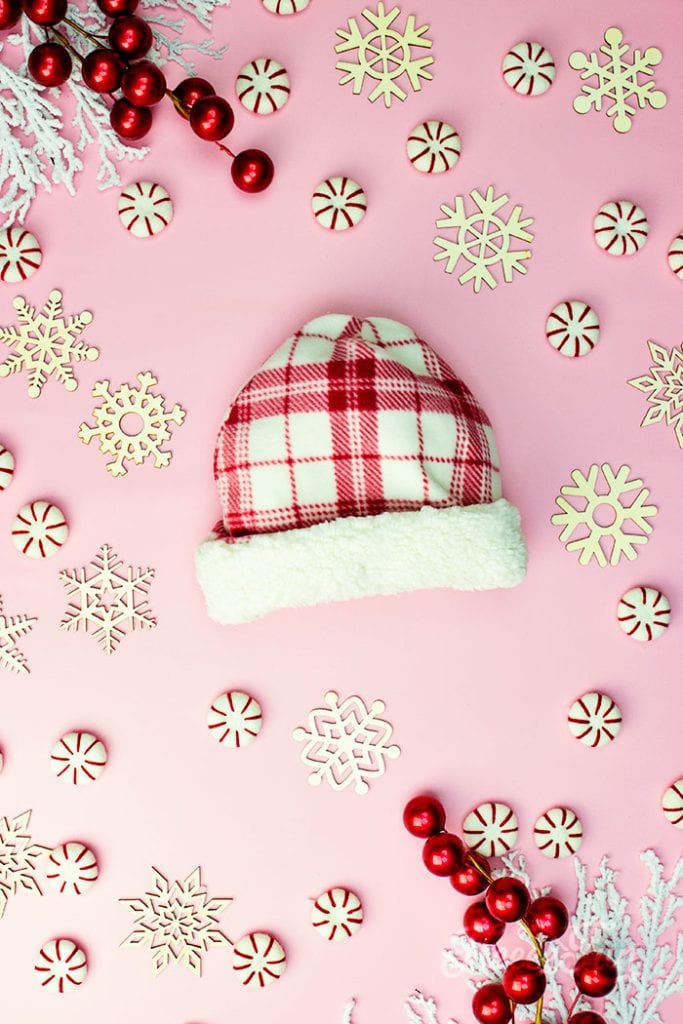 Learn how to make a fleece hat for winter with this free pattern and sewing tutorial. This hat is double layered and reversable.