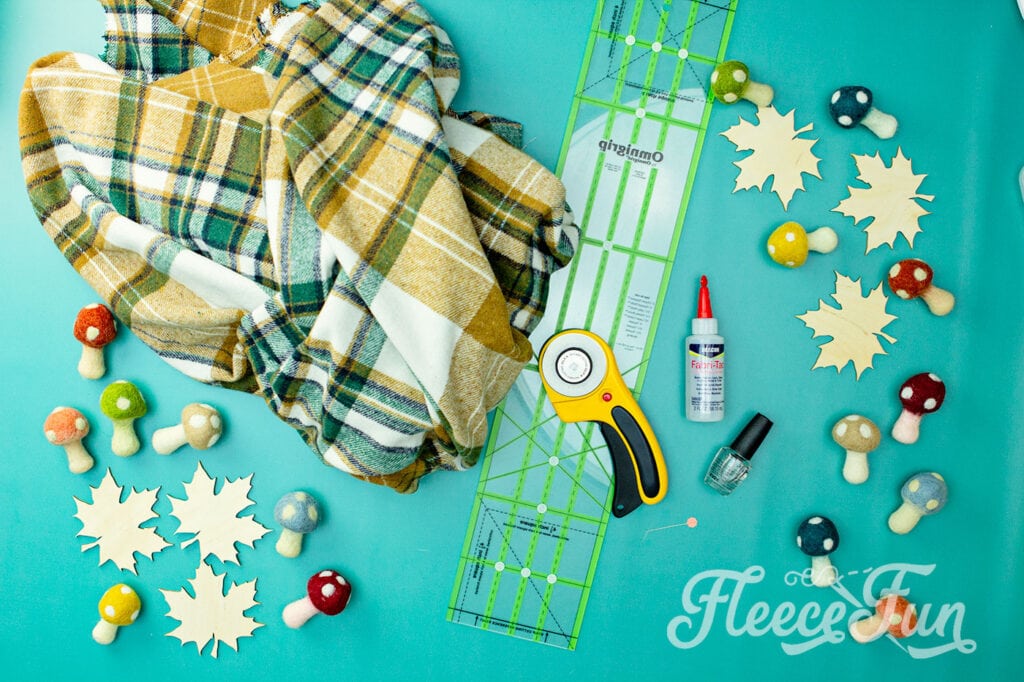 Step-by-step guide to making a no sew blanket, featuring flannel material. Fleecefun free template and tutorial.