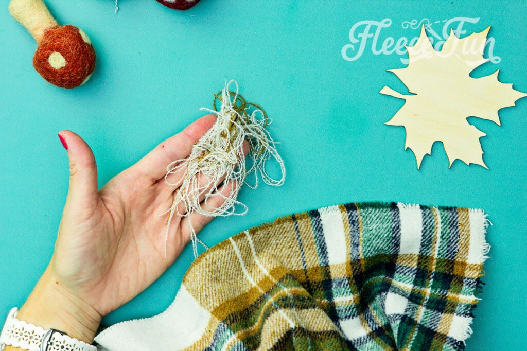 Simple no sew blanket with flannel, ideal for beginners. Fleecefun free template and tutorial.