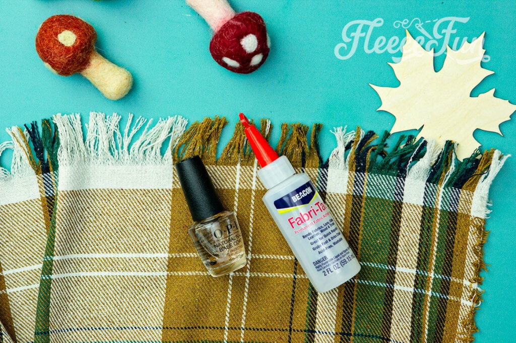 Making the no sew blanket washable by prepping flannel material. Fleecefun free template and tutorial.