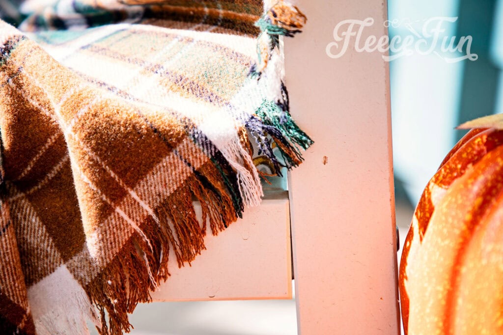 beautifully fringed blanket that nice and light