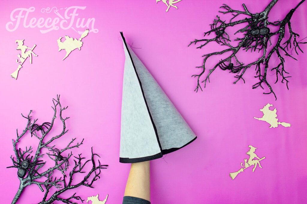 Adding wire to the DIY Hedge Witch Hat with fleecefun’s free template and tutorial.