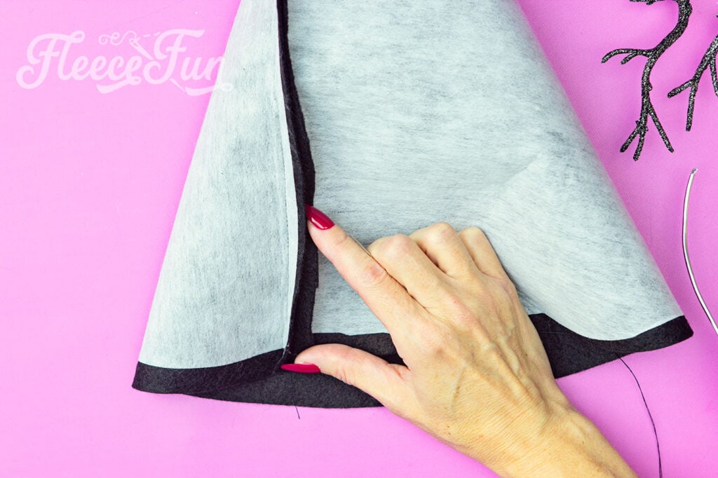 Step-by-step wire addition to the Hedge Witch Hat using fleecefun’s free template.