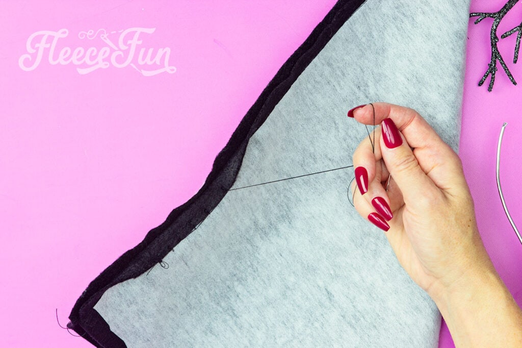 Incorporating wire into the cute Hedge Witch Hat with fleecefun’s free tutorial.