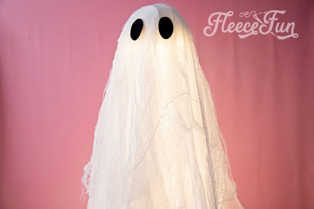 How to secure the fabric for your Tomato Cage Ghost with fleecefun’s free template and tutorial