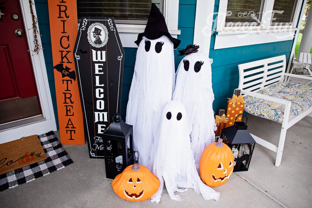 Spooky and fun Tomato Cage Ghost DIY using fleecefun and free template and tutorial