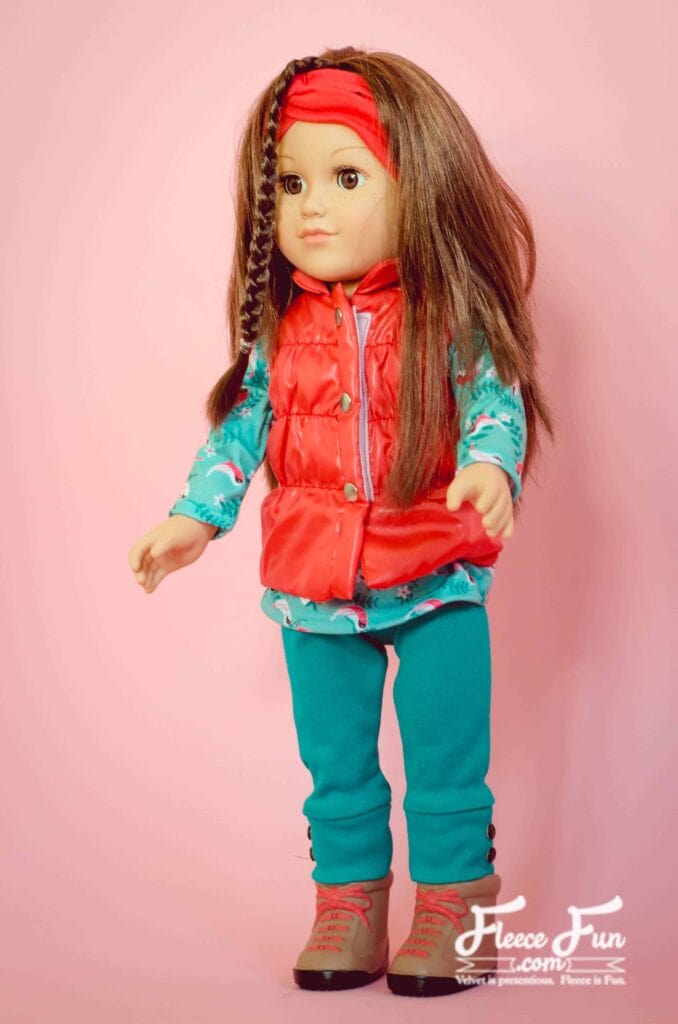 Finished leggings. FREE Legging pattern and DIY Tutorial. Perfect under tunics, shirts, skirts and dresses these leggings will be a perfect staple for you doll’s wardrobe. Make them in several colors for a quick easy way to bulk up your daughter’s wardrobe.